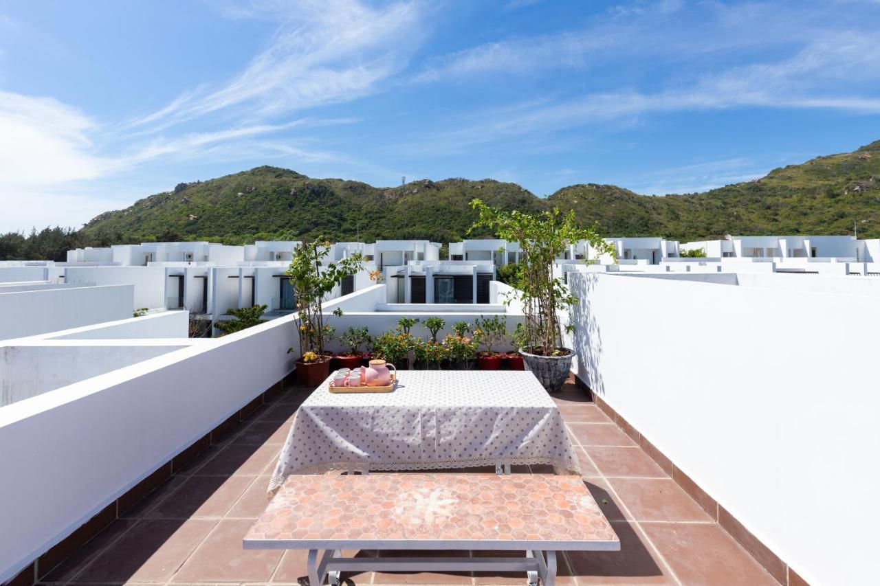 Okinawa Villas And Beach Club - Oceanami Resort Long Hai Buitenkant foto