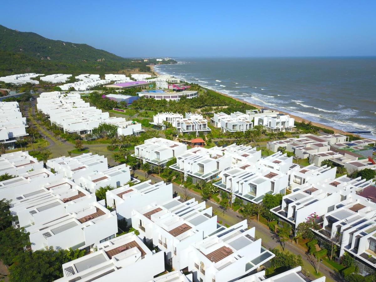 Okinawa Villas And Beach Club - Oceanami Resort Long Hai Buitenkant foto