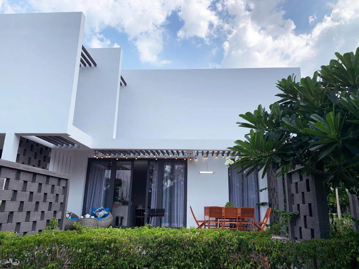 Okinawa Villas And Beach Club - Oceanami Resort Long Hai Buitenkant foto
