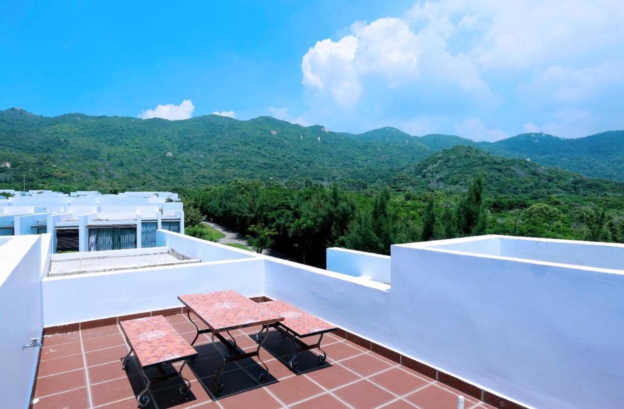 Okinawa Villas And Beach Club - Oceanami Resort Long Hai Buitenkant foto